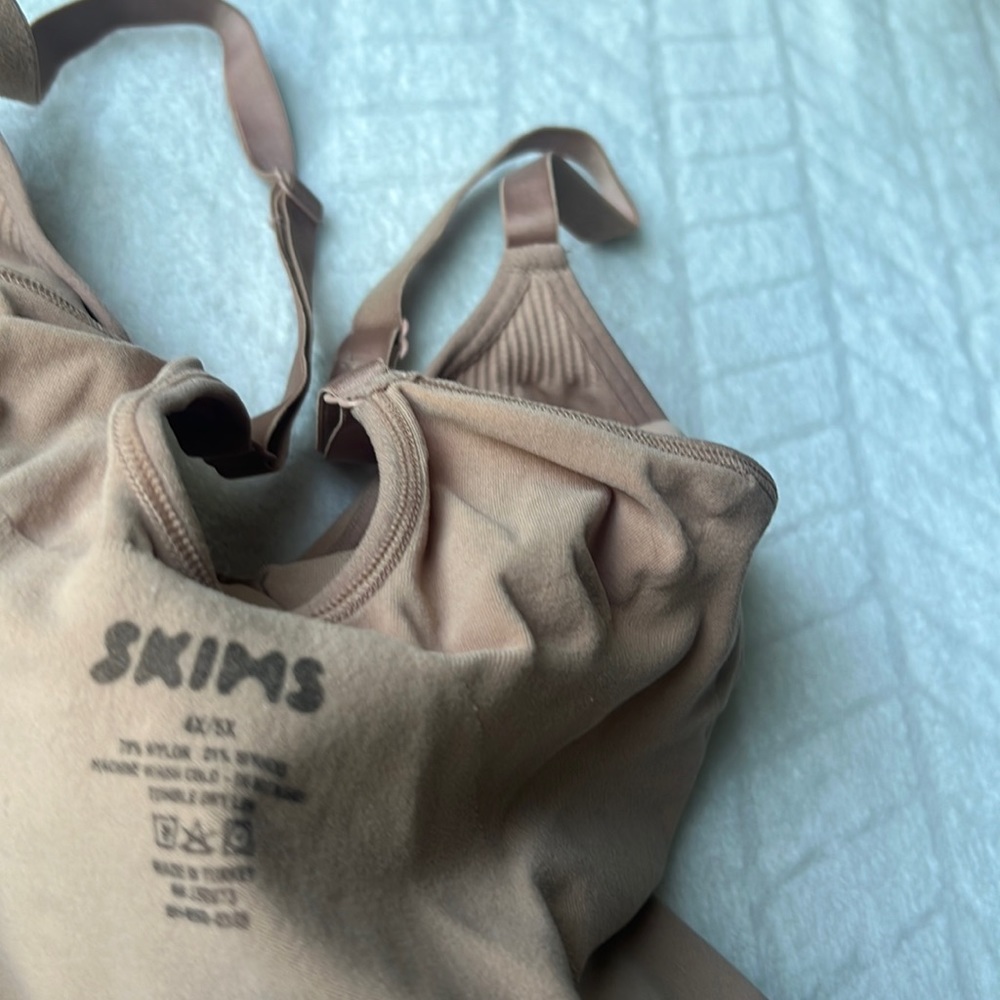 SKIMS Sculpting Snaps Bodysuit - Picture 7 of 8